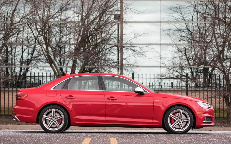 Comparison - Audi S4 Prestige quattro 2018 - vs - BMW 3 Series 330i ...